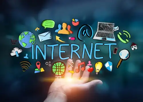 Bagaimana Internet Mengubah Cara Manusia Berinteraksi? Dari Surat hingga Komunikasi Instan