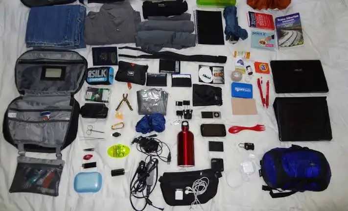 Barang Wajib Dibawa Saat Bepergian