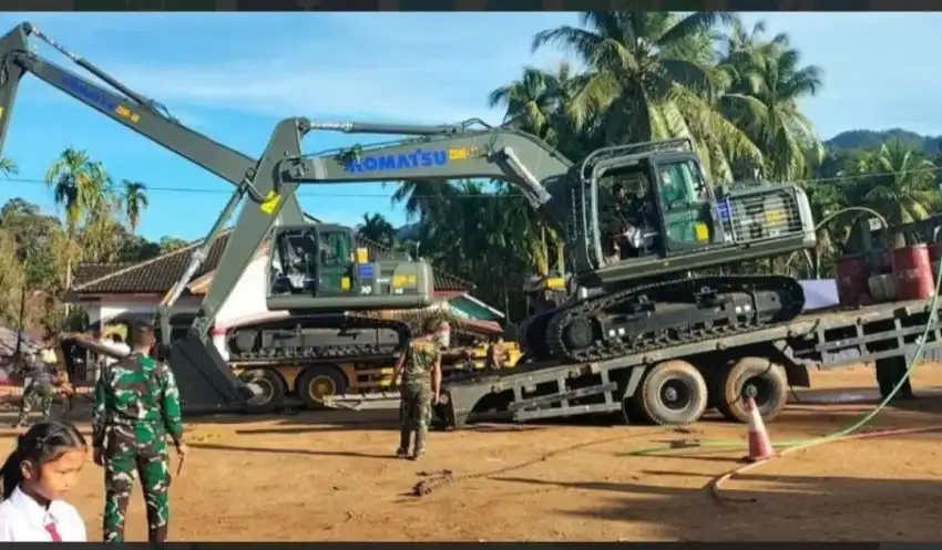 TNI AD Kerahkan Puluhan Alat Berat Percepat Pemulihan Pascabencana di Tapanuli Tengah