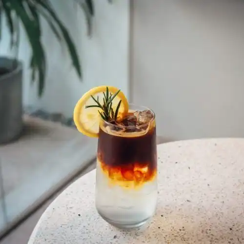 Minuman yang Sebaiknya Tidak Dikonsumsi Saat Perut Kosong