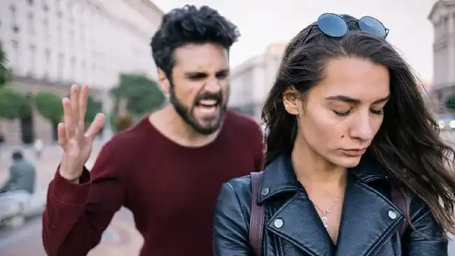 7 Tanda Pria Dewasa Masih Kesulitan Mengelola Emosi, Bukan Sekadar Soal Usia