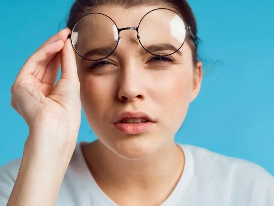 Jangan Diabaikan! 5 Alasan Kenapa Mata Sering Kabur Saat Main HP