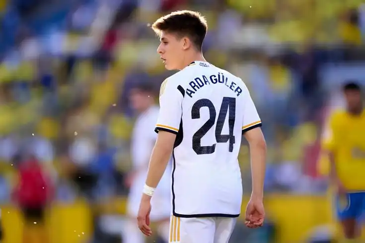 Arda Güler Dikabarkan Keluar Ruangan Usai Ditegur Perez, Ada Apa di Real Madrid?