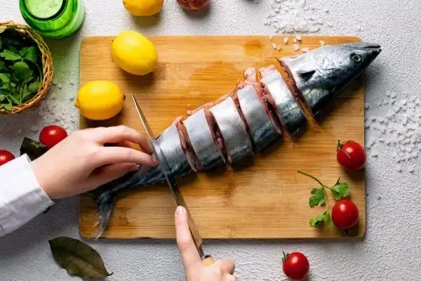 Di Balik Segarnya Sashimi: Risiko yang Perlu Diketahui Sebelum Sering Makan Tuna Mentah