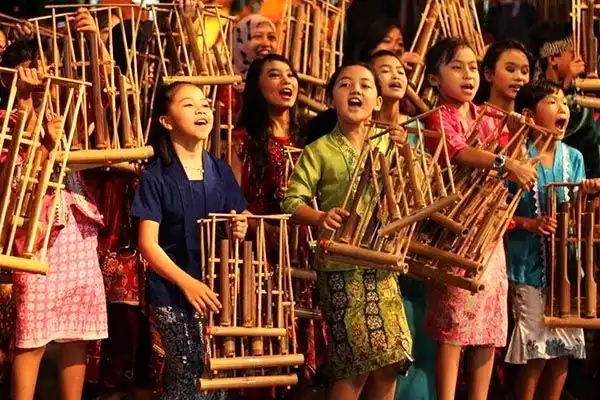 Sejarah Angklung dan Perjalanannya ke Mancanegara, Warisan Budaya Indonesia yang Mendunia