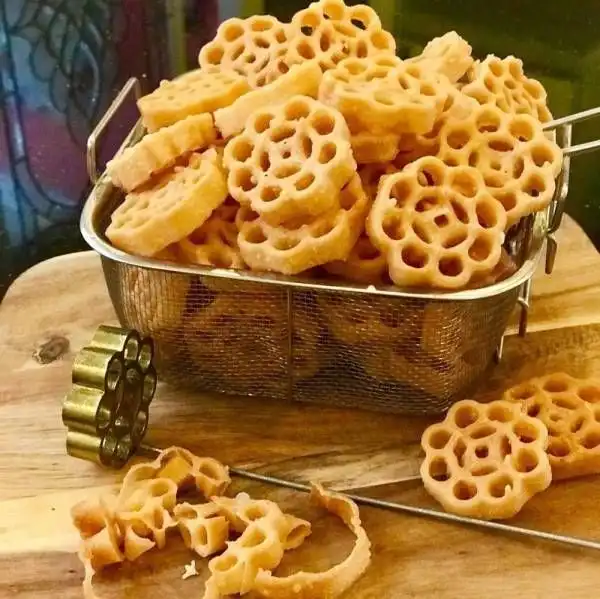 Nostalgia Rasa Kembang Goyang Si Cantik Penghias Hari Raya