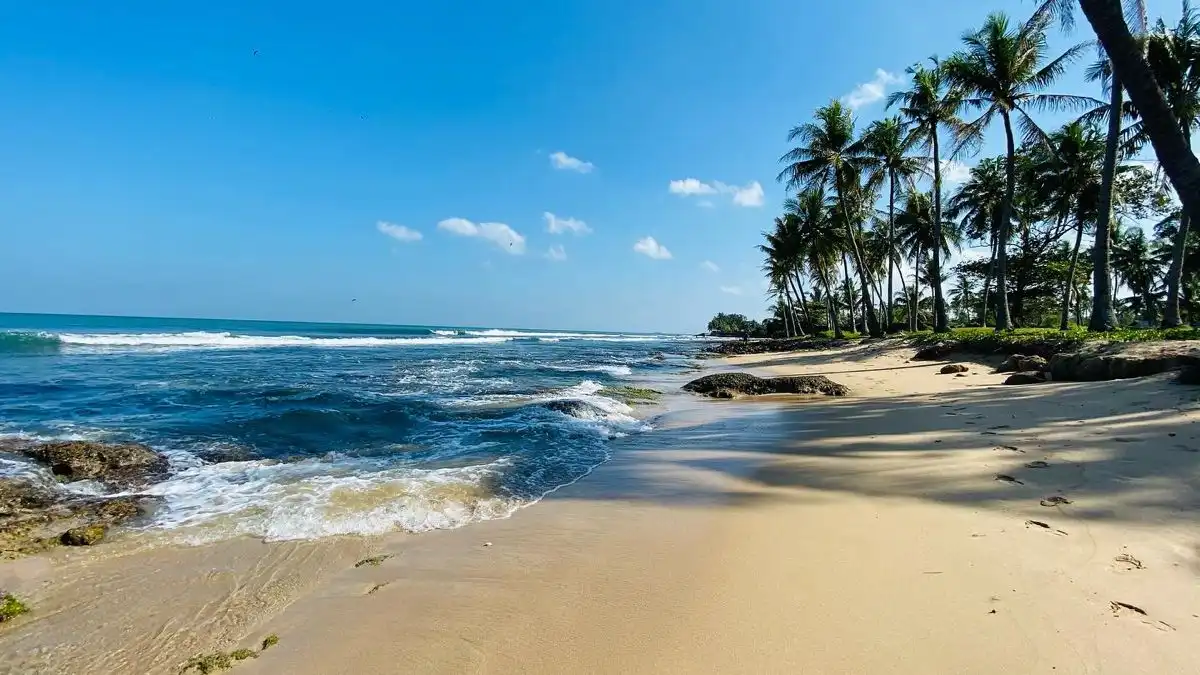 Mengapa Daerah Pantai Lebih Panas?
