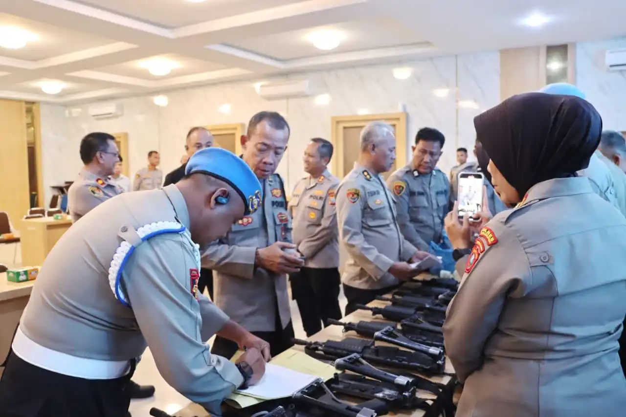 Divpropam dan Slog Polri Periksa Senjata Api Dinas di Polres Padangsidimpuan