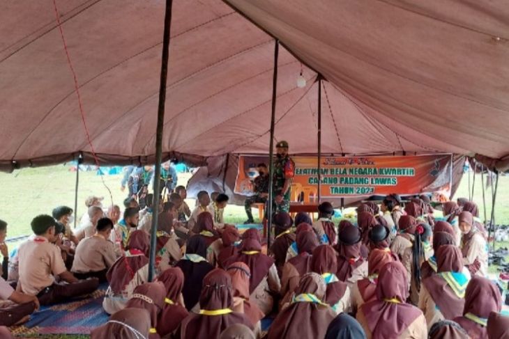 Anggota Pramuka ikuti latihan bela negara di Palas