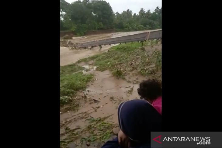 Jembatan Gantung Putus di Tapsel, Mobilitas Warga Terhambat