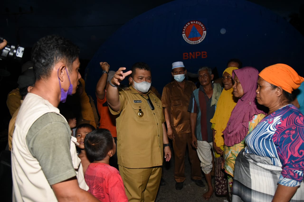 Bupati Tapsel Motivasi Warga Terdampak Banjir di Rianiate