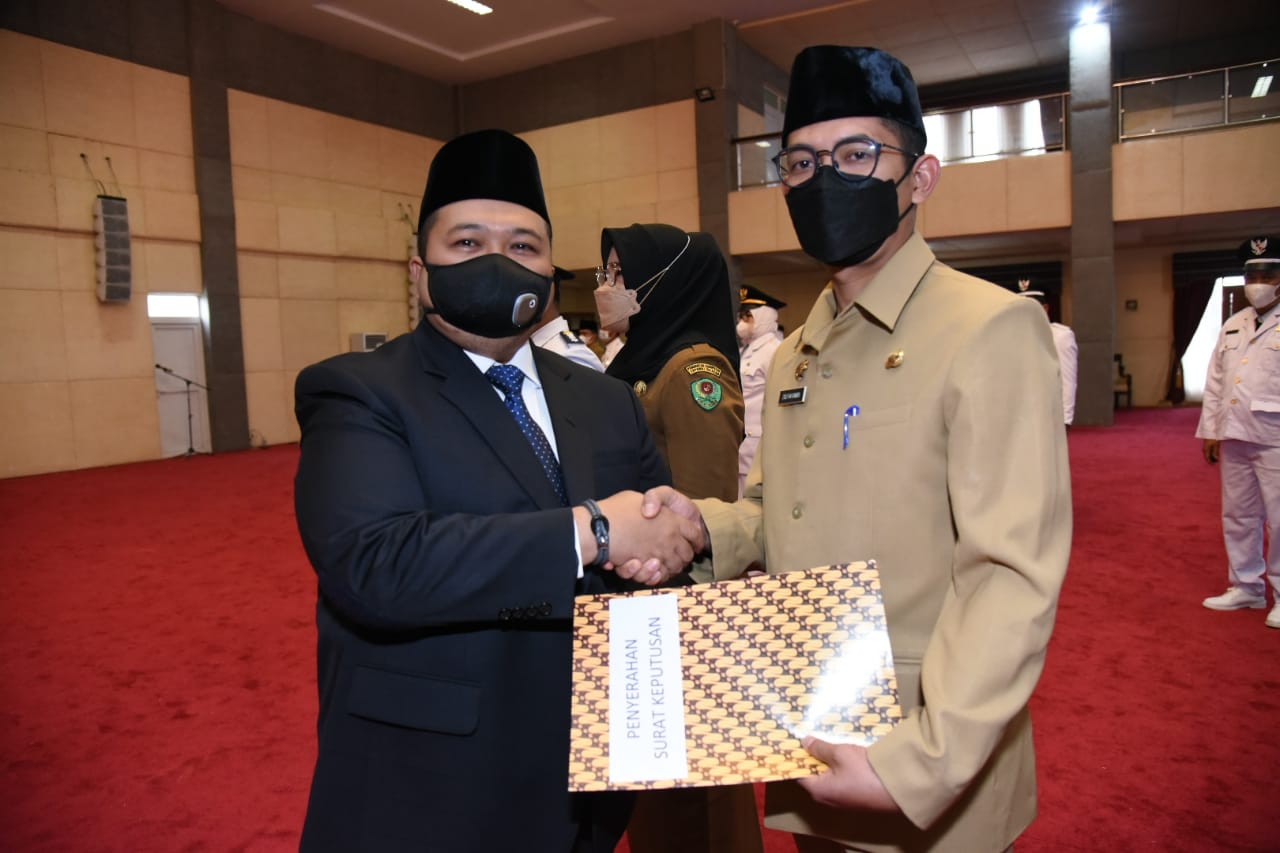 Bupati Tapsel Lantik 36 Pejabat Administrator, Pengawas dan Kepala Sekolah