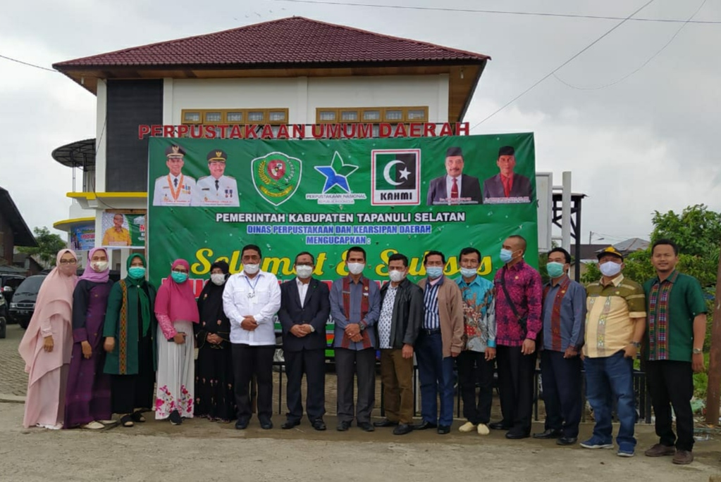 Terima Sumbangan Buku, Sekda Tapsel Ucapkan Terimakasih ke Bawaslu Pusat