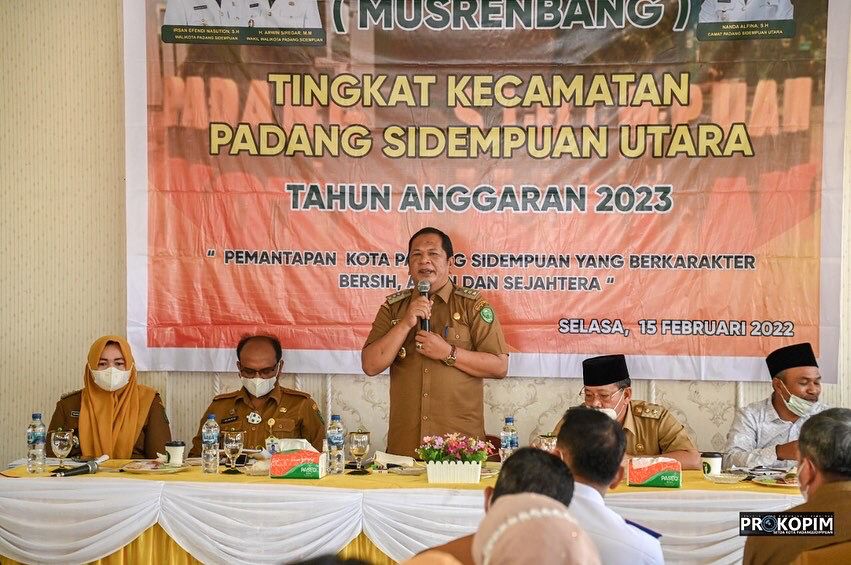 Wali Kota Padang Sidempuan Irsan Efendi Nasution membuka Musyawarah Perencanaan Pembangunan (Musrenbang) Tahun Anggaran 2023 Tingkat Kecamatan Padang Sidempuan Utara, Selasa (15/2), di Aula Kantor Camat.