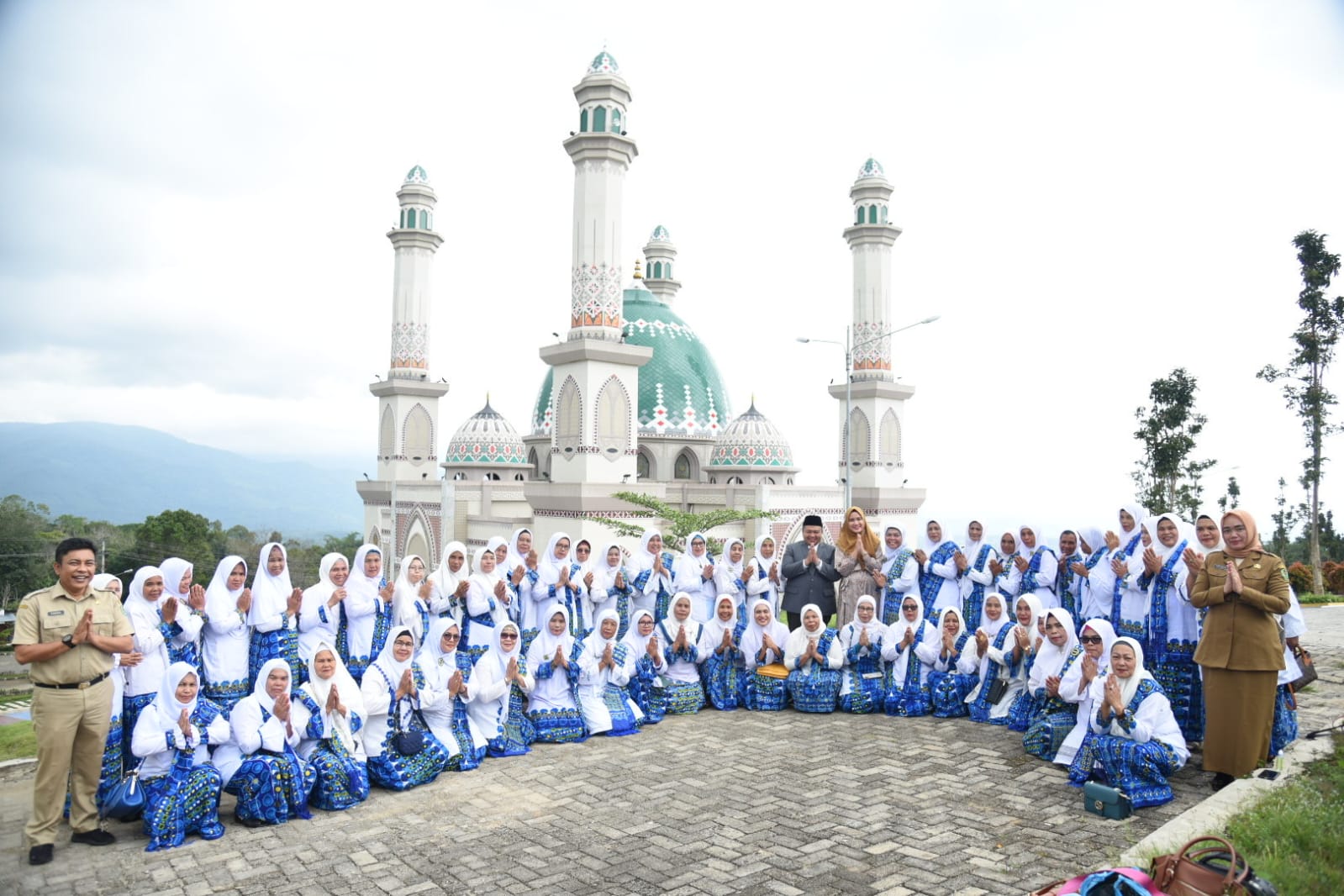 Hadiri Milad BKMT Ke-42, Bupati Tapsel : Para Kader BKMT Untuk Tetap Solid dan Jaga Kekompakan