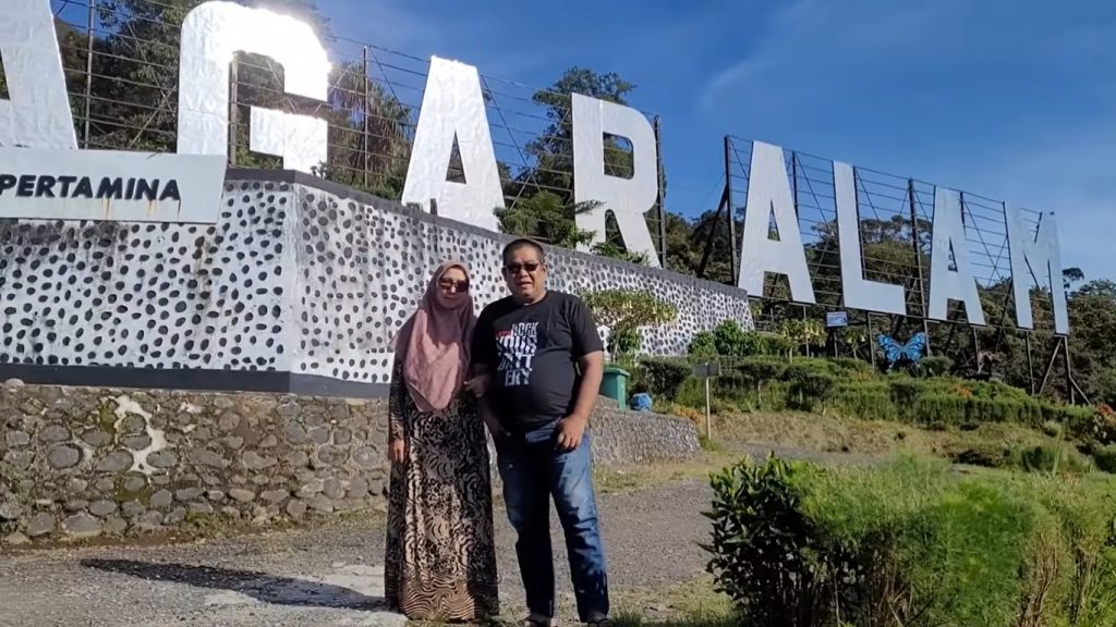 547 Hari Keliling Indonesia, Tengku Faisal Dan Istri Berhasil Sambangi 30 Provinsi