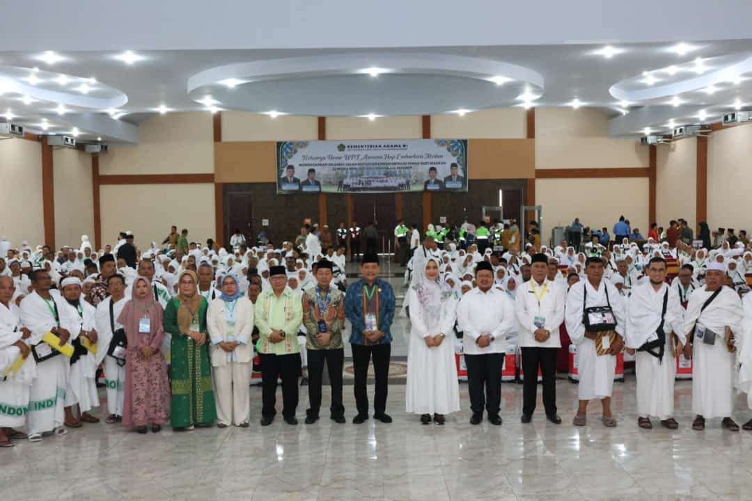 Isak Tangis Haru Iringi Pelepasan 222 JCH Oleh Bupati Tapsel