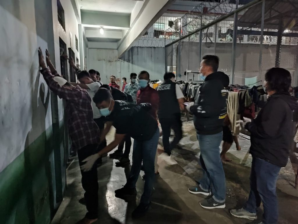 KEGIATAN PENGAMANAN PERMASYARAKATAN BERSIH – BERSIH / RAJIA KAMAR HUNIAN LAPAS KELAS II B KOTA PADANGSIDIMPUAN.