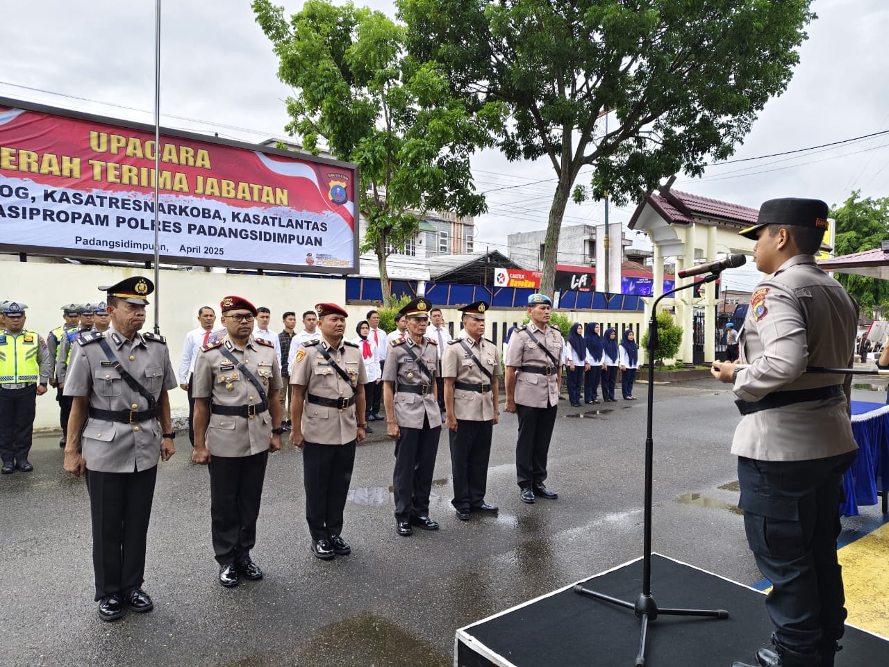 KEGIATAN SERAH TERIMA JABATAN PEJABAT KABAG LOG, KASAT RESNARKOBA, KASAT LANTAS DAN KASI PROPAM POLRES PADANGSIDIMPUAN.