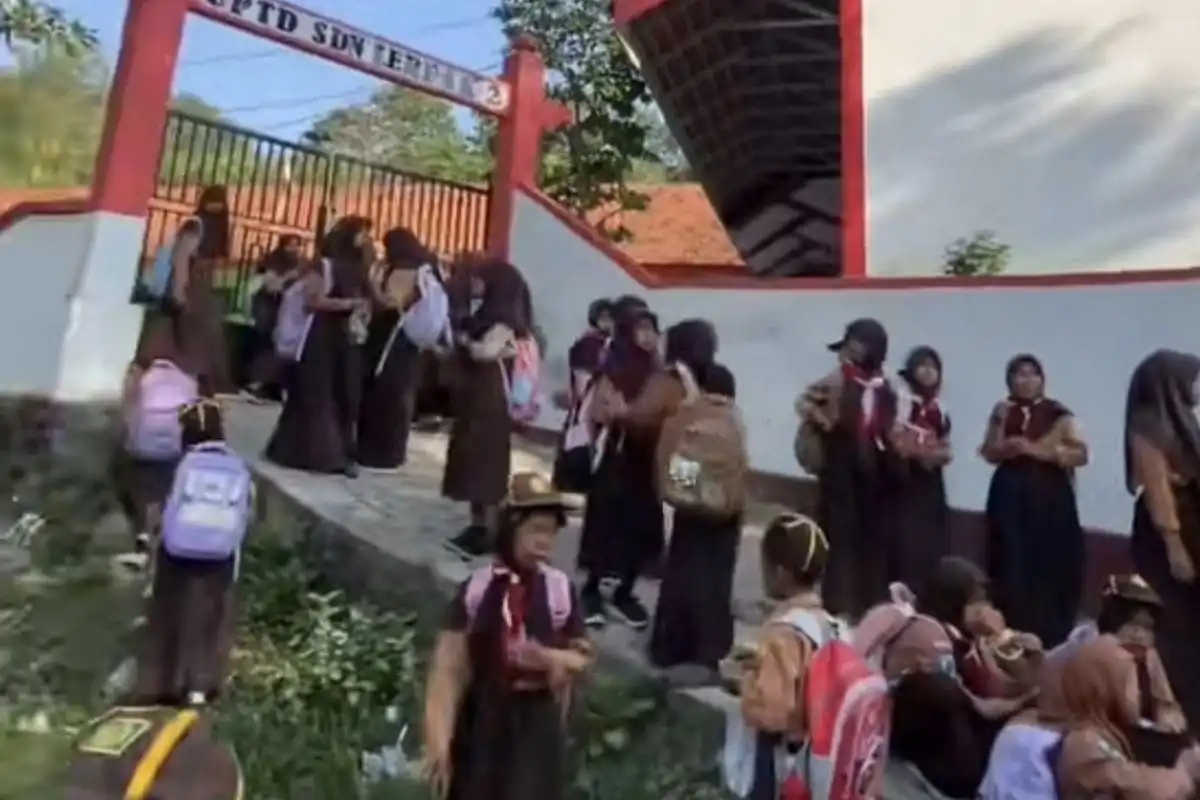 Gegera Sengketa Lahan, Ratusan Siswa SD di Bangkalan Belajar di Rumah Warga
