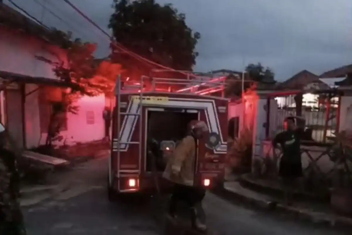 Rumah Warga Pamekasan Terbakar Saat Ditinggal Kerja