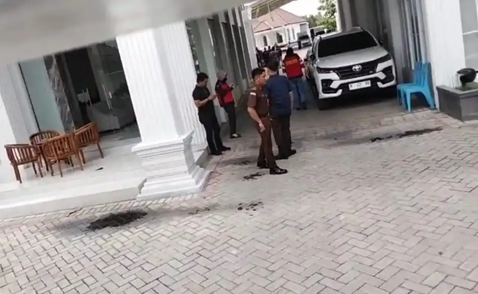 Kejari Geledah Rumah Mantan Wabup Sampang terkait Dugaan Korupsi DAK dan DAU 2024