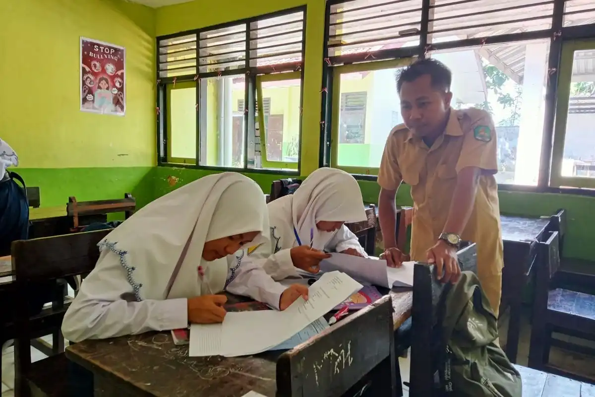 15 Tahun Mengajar, Kini Nasib Guru Honorer Ini Terancam Dihapus
