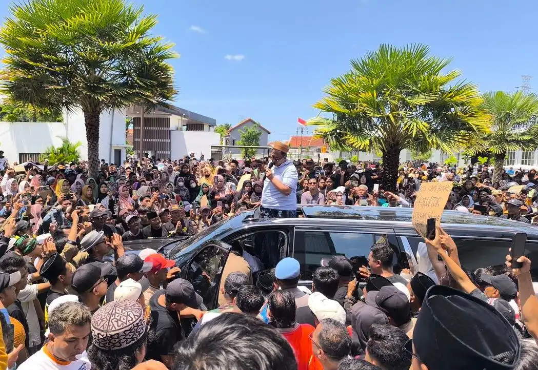  Tiba di Pamekasan, Haji Her Disambut Ribuan Warga