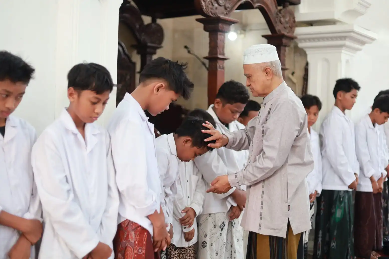 Peringati 10 Muharram, Ponpes Assirojiyyah Kajuk Sampang Santuni Puluhan Anak Yatim
