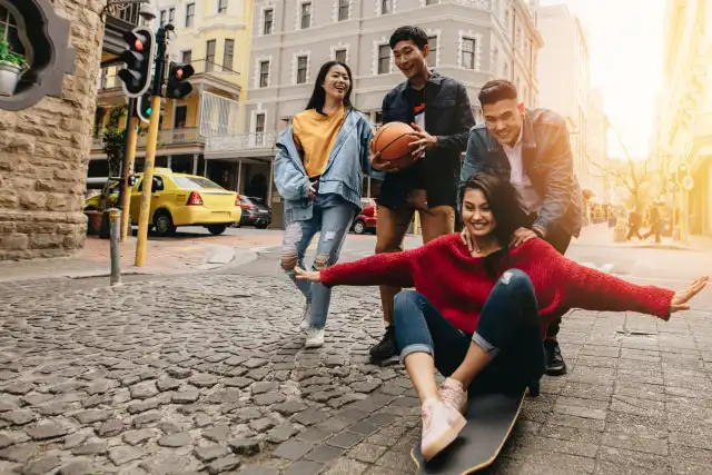 Gen Z dan Dunia Digital: Hidup Tanpa Batas atau Tanpa Arah?