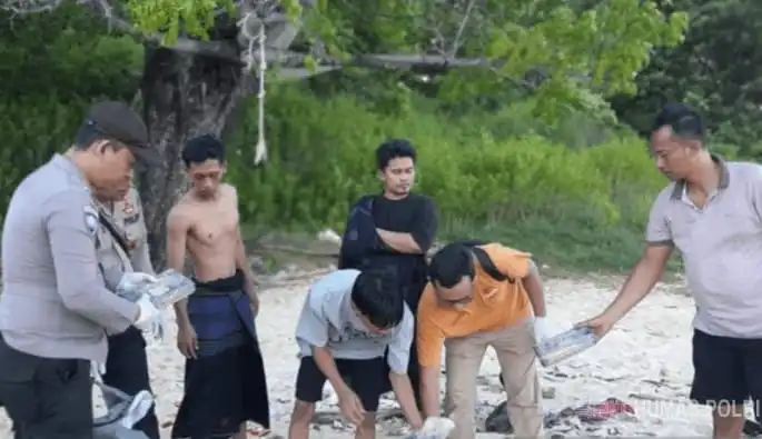  Polda Jatim Jemput BB Kokain Seberat 27,83 Kilogram Temuan Warga Kepulauan Sumenep