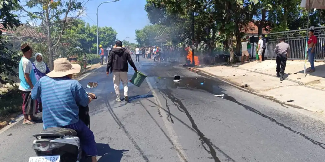 Motor Angkut Jeriken BBM Terbakar Usai Tabrak Pikap di Pamekasan, 1 Orang Meninggal