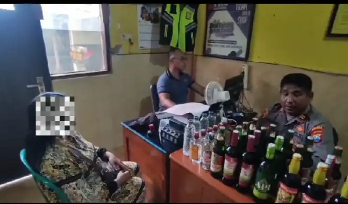Ungkap Kasus Miras, Polisi Sita Arak Bali hingga Anggur Merah di Terminal Sampang