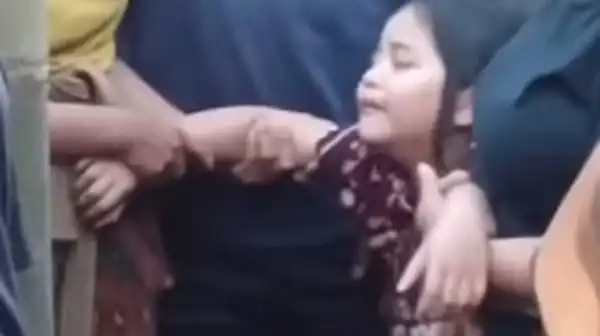 Ayah Tewas Dimassa, Anak Terduga Pencuri Ayam di Bali Nangis Histeris
