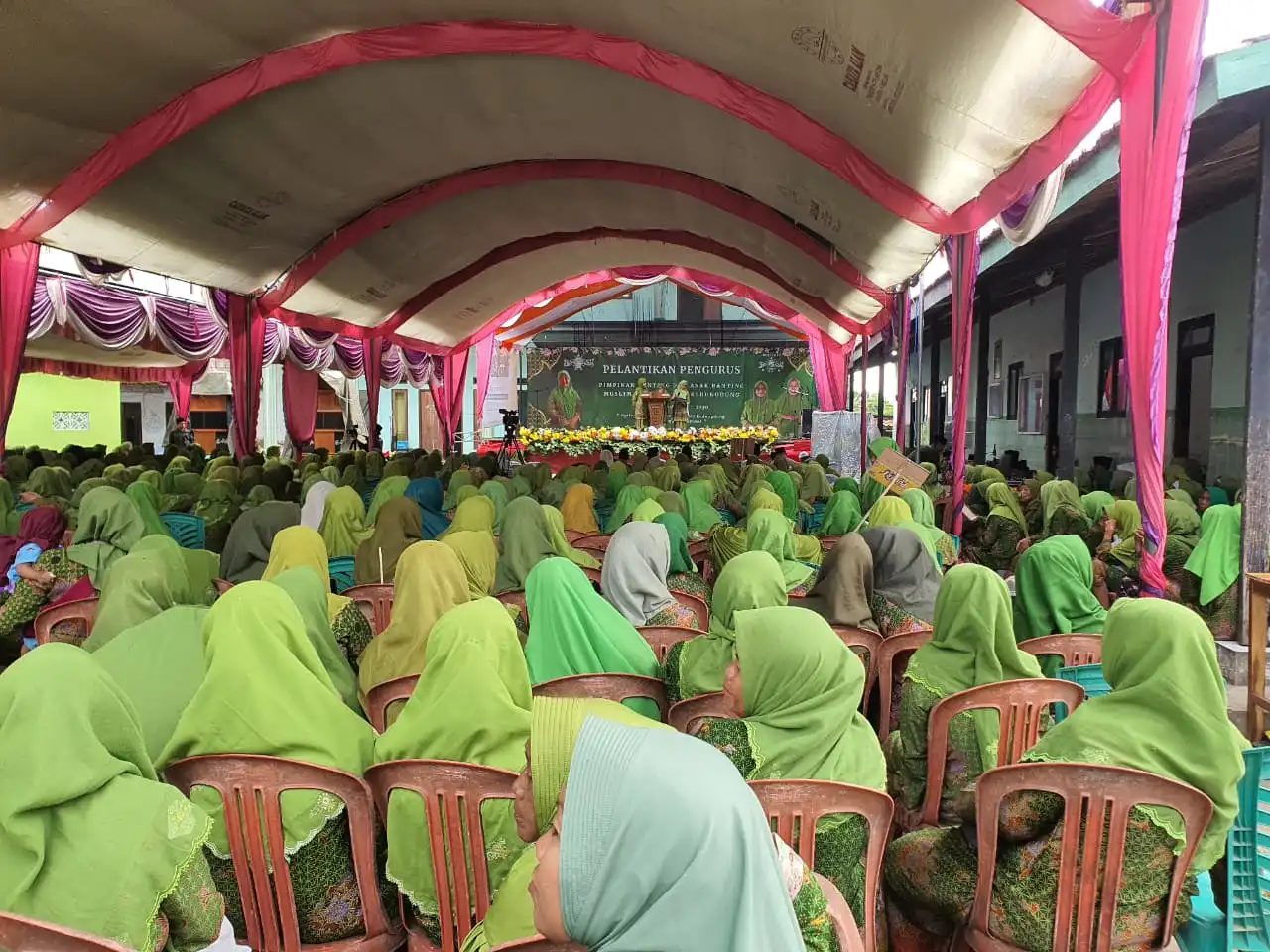 Ratusan Pengurus Ranting - Anak Ranting Muslimat NU Kedungdung Masa Khidmat 2025-2030 Resmi Dilantik