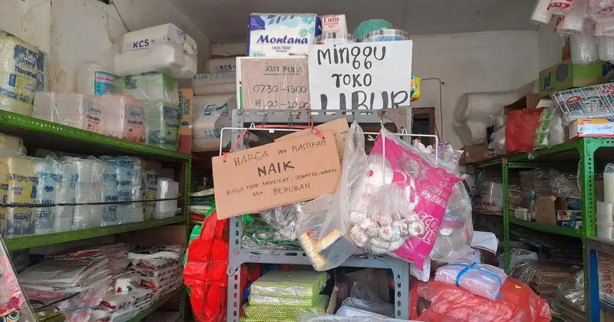 Harga Plastik Melonjak 70 Persen, Diskopindag Sampang Imbau UMKM Beralih ke Paper Cup