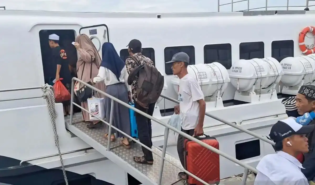 Penyeberangan Jangkar-Sumenep-Lembar Ditunda Akibat Cuaca Ekstrem