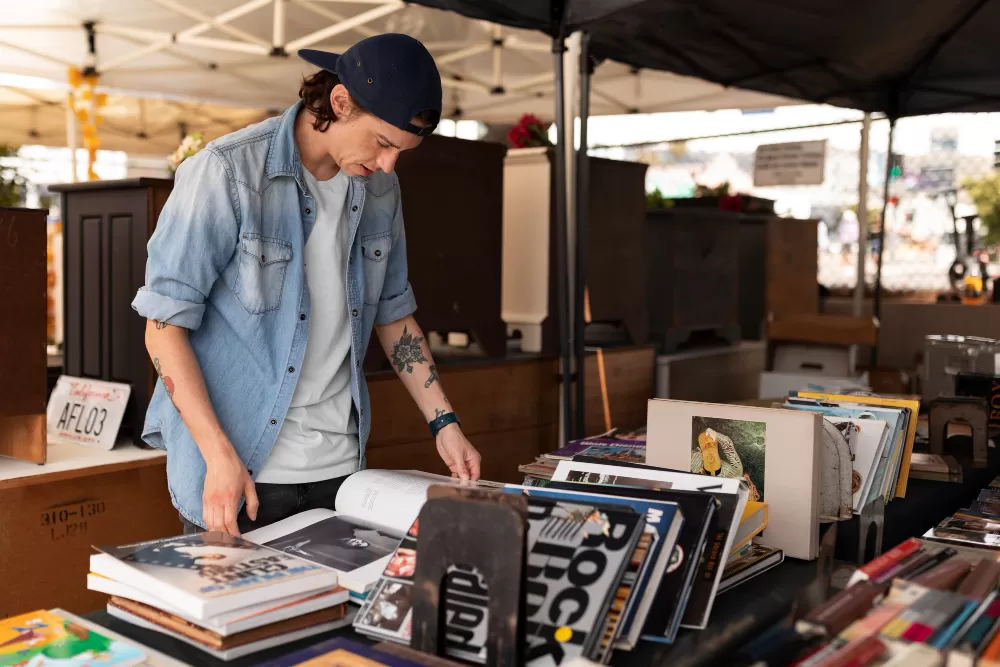 Psikologi di Balik Hobi Koleksi: Kenapa Kita Suka Mengumpulkan Barang yang Tak Masuk Akal?