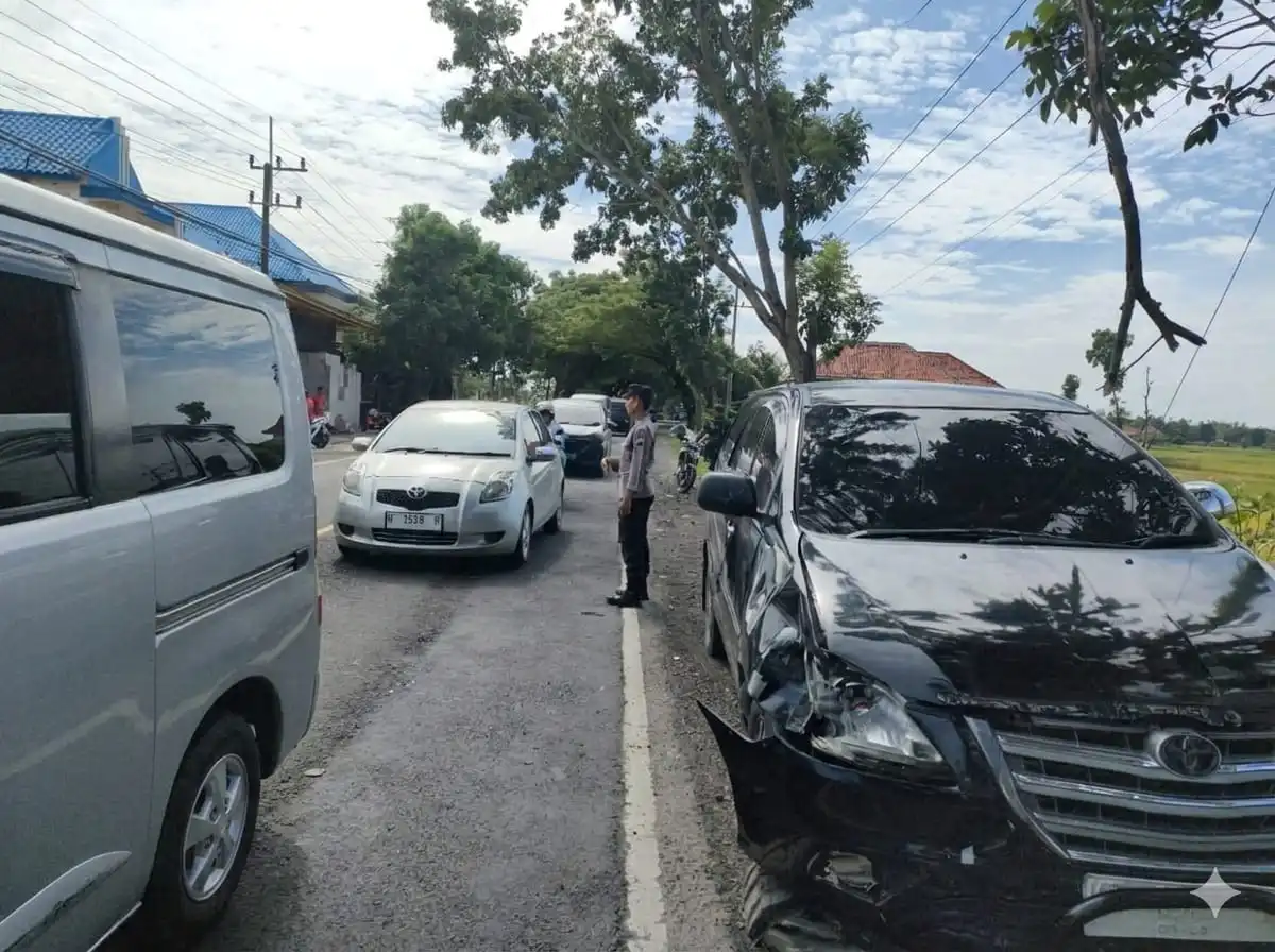 Mobil dan Motor Tabrakan di Jrengik Sampang, Satu Korban Luka