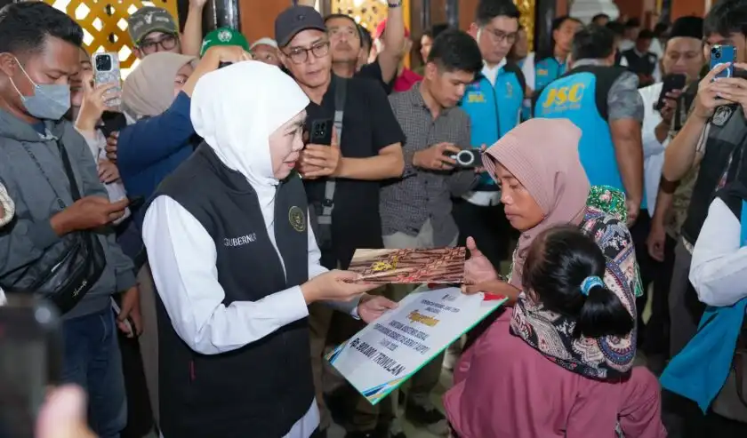 Gubernur Jatim Salurkan Bansos dan Tali Asih Rp13,7 Miliar ke Warga Pamekasan