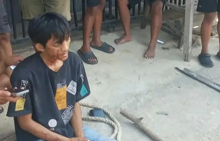 Truk Tabrak Pohon di Bangkalan, Kaki Kernet Patah