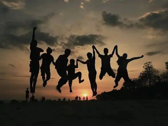 Mengapa Kita Merasa Sepi Saat Sedang Nongkrong Bareng Teman?