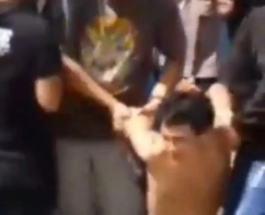 Penggerebakan Pengedar Sabu di Bangkalan: Hunuskan Keris, Sempat Kabur Melalui Genteng