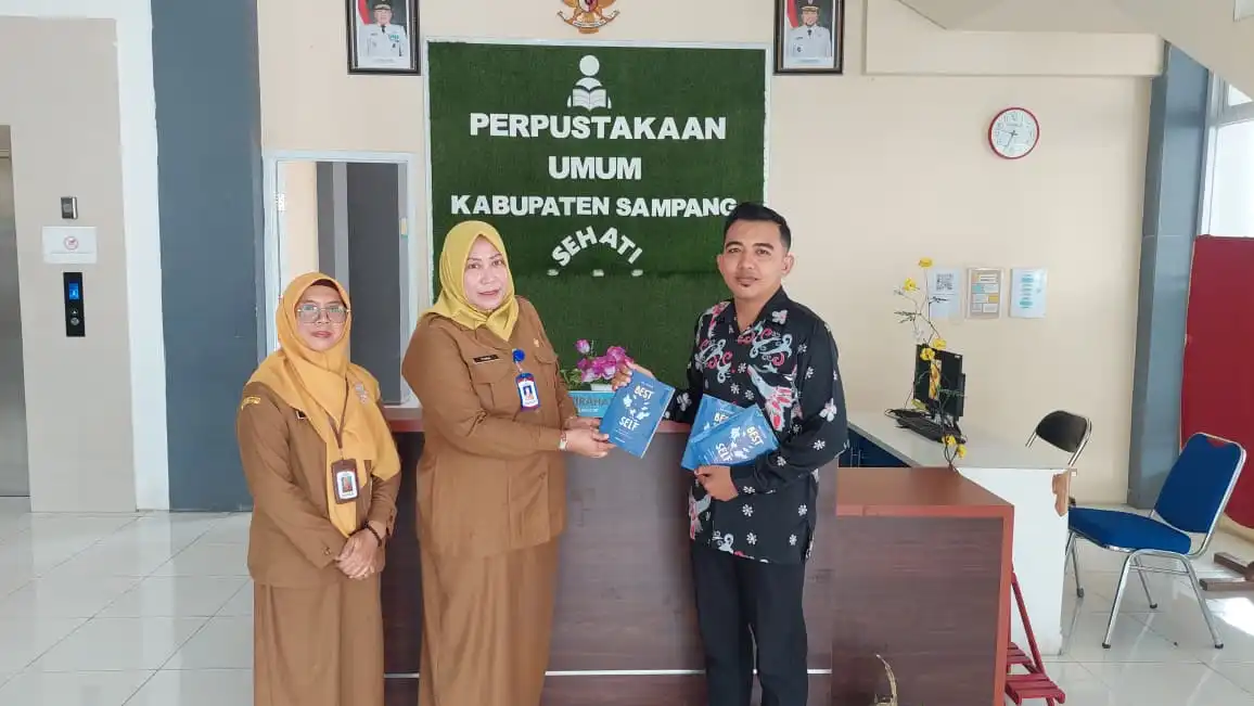  Penulis Asal Sampang Ismail Hasan Hibahkan Buku 'Be Your Best Self' ke Perpustakaan Daerah