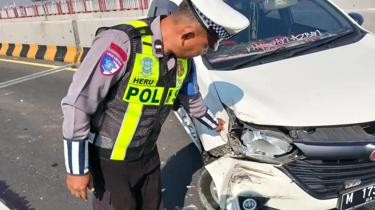  Mobil Tabrak Truk di Jembatan Suramadu, Diduga Sopir Microsleep