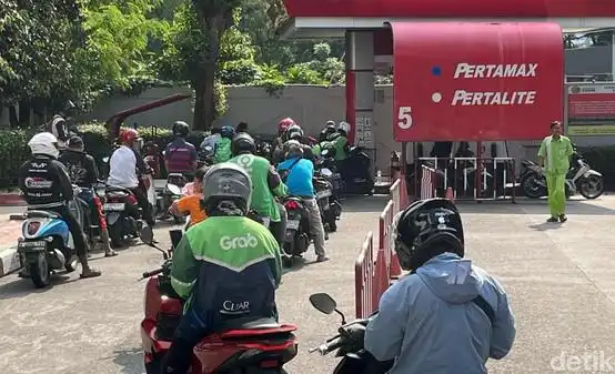 Stok Pertalite Kerap Kosong, Pendapatan Ojol di Sampang Turun