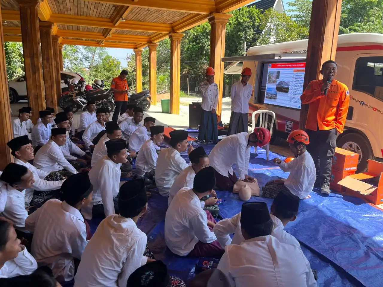 Ratusan Santri Ponpes Assirojiyyah Sampang Ikuti Pelatihan Kesiapsiagaan Bencana, Siap Hadapi Situasi Darurat