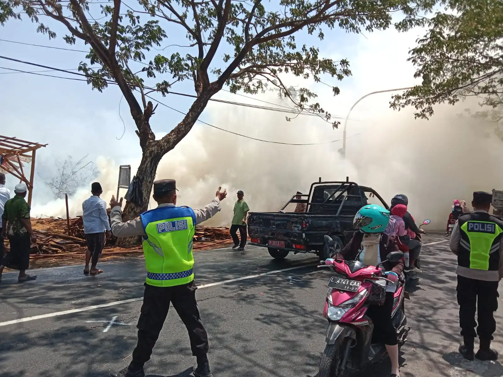 Tempat Penggergajian Kayu di Sampang Terbakar