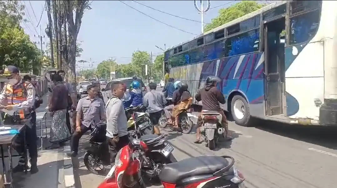 Razia di Sampang, Polisi Tindak 18 Pelanggar dan Temukan 10 KIR Mati