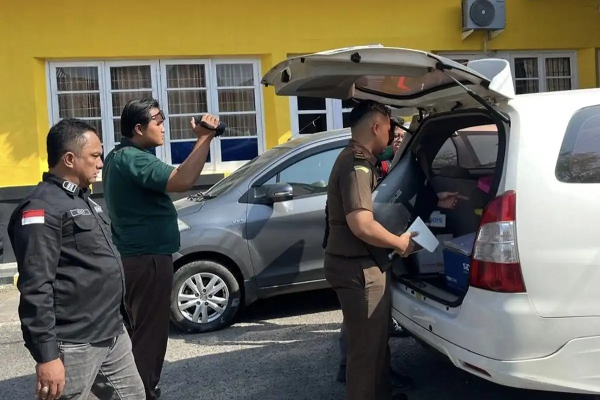 Jaksa Geledah Kantor PUPR Pamekasan, Diduga Terkait Proyek Jalan Rp 3,7 Miliar.
